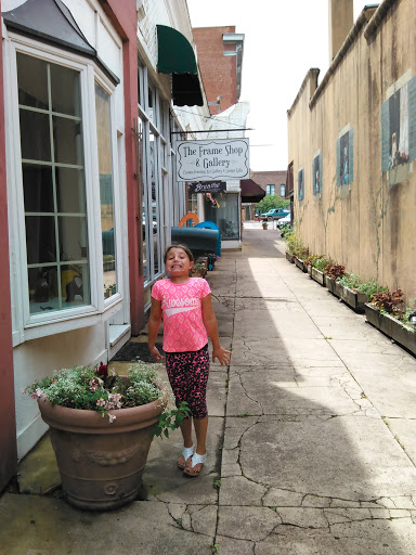 Antique Store «Downtown Antiques Mall», reviews and photos, 1 Court Square, West Plains, MO 65775, USA