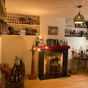 La Cave Du Cinquantenaire Magasin de Vins & Spiritueux / Salle de dégustation & Évènements privés Av. de Cortenbergh 93, 1000 Bruxelles, Belgique