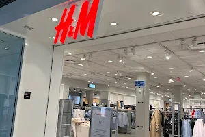 H&M image