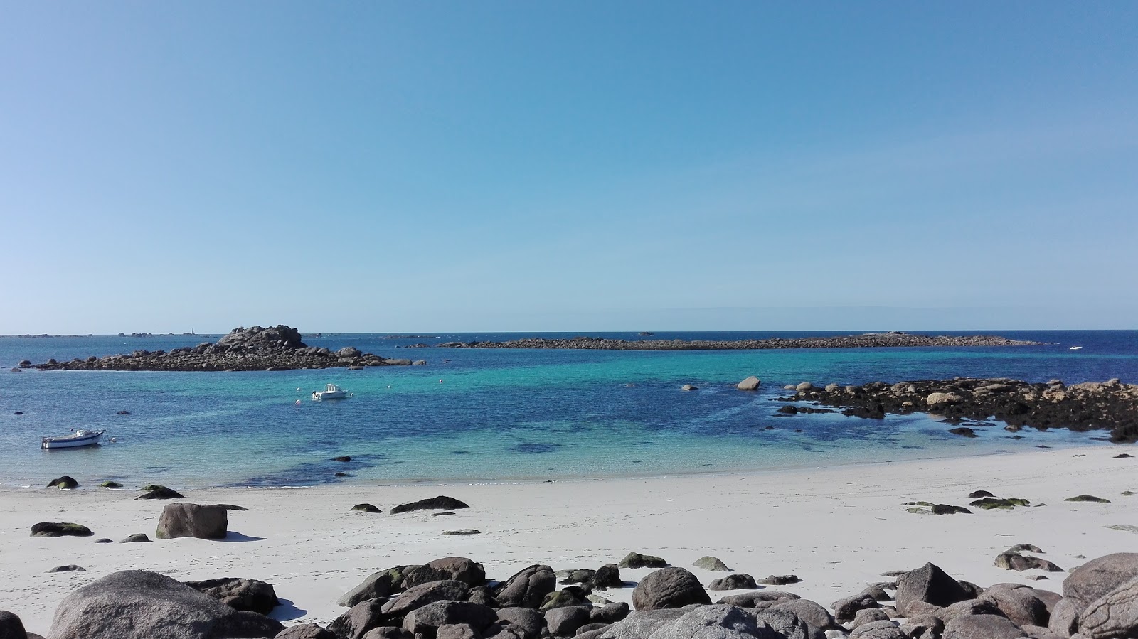 Foto von Beach of Porsguen mit kleine bucht