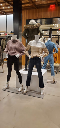 Clothing Store «Express», reviews and photos, 4090 The Strand E, Columbus, OH 43219, USA