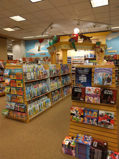 Book Store «Barnes & Noble Booksellers Maple Grove», reviews and photos, 8040 Wedgewood Ln N, Maple Grove, MN 55369, USA