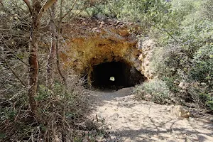 Túnel Cala Blanca image