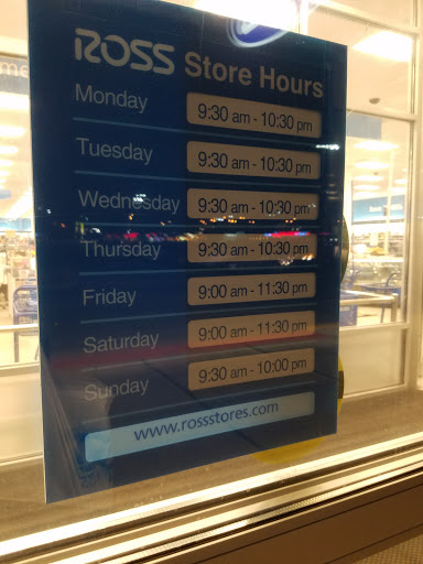 Clothing Store «Ross Dress for Less», reviews and photos, 13200 S Cicero Ave, Crestwood, IL 60445, USA