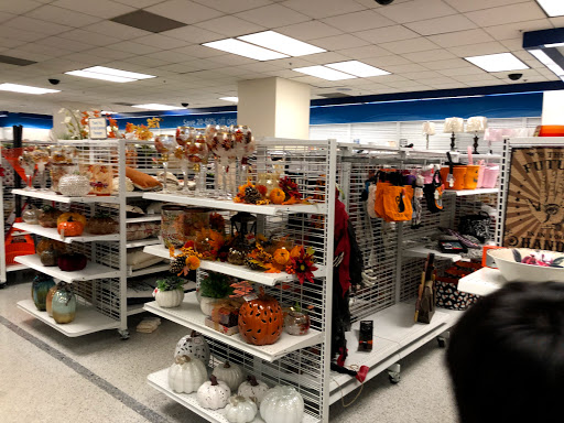 Clothing Store «Ross Dress for Less», reviews and photos, 405 Westlake Center, Daly City, CA 94015, USA