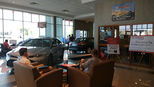 Toyota Dealer «Toyota of La Crosse», reviews and photos, 800 3rd St S, La Crosse, WI 54601, USA