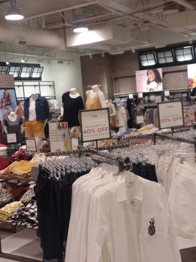 Shopping Mall «St. Louis Premium Outlets», reviews and photos, 18521 Outlet Blvd, Chesterfield, MO 63005, USA