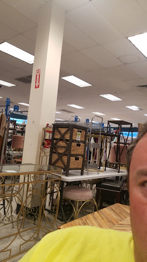 Clothing Store «Ross Dress for Less», reviews and photos, 975 NW Gilman Blvd, Issaquah, WA 98027, USA