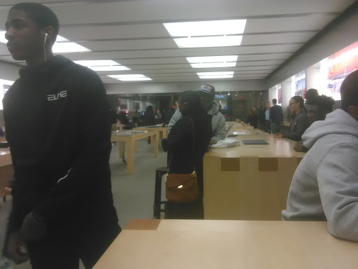 Computer Store «Apple Cherry Hill», reviews and photos, 2000 NJ-38, Cherry Hill, NJ 08002, USA