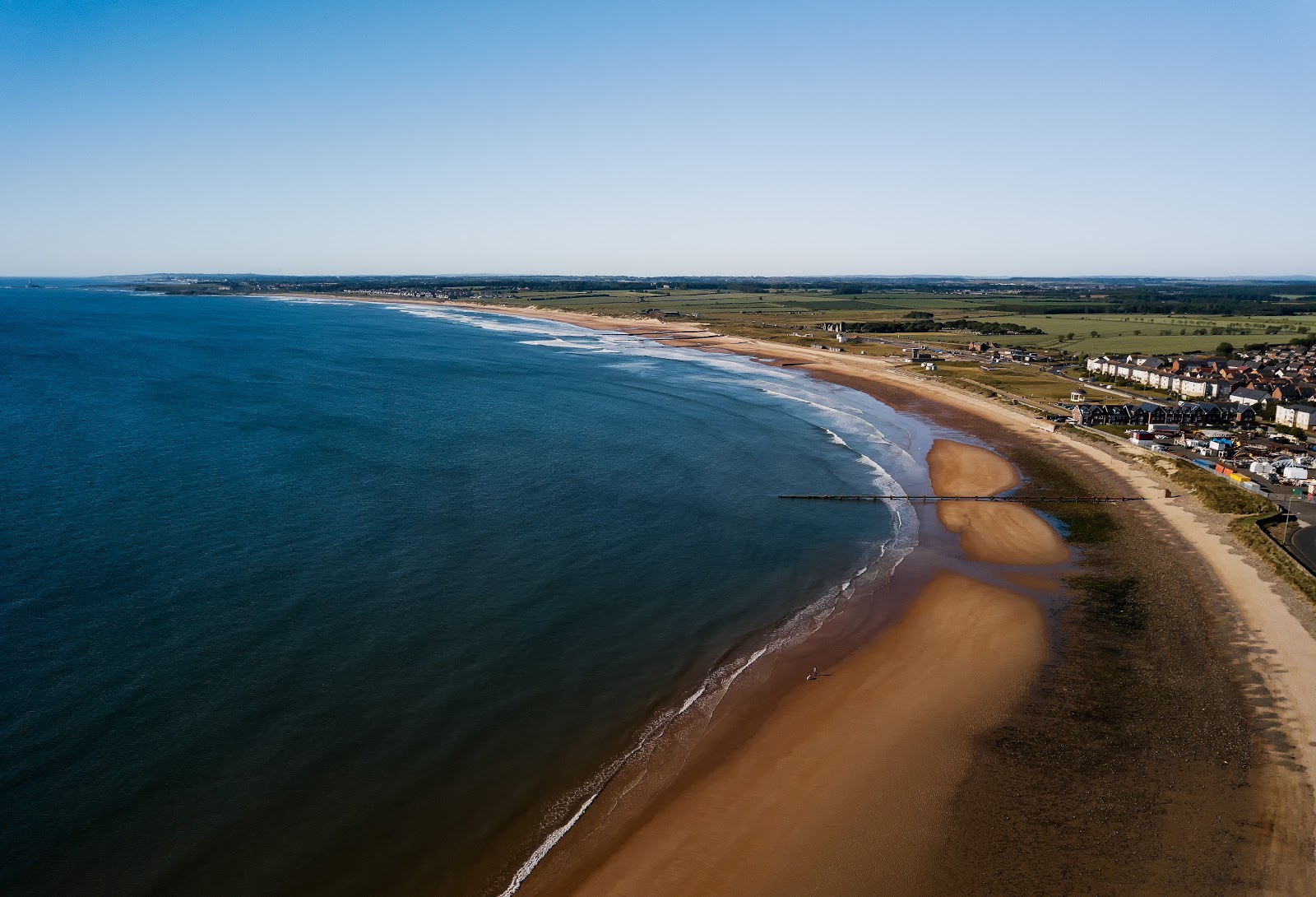 Foto af Blyth strand og bosættelsen