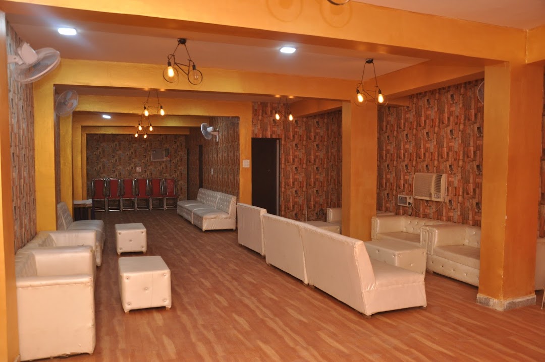 Jhakass Restro Cafe And Party Hall