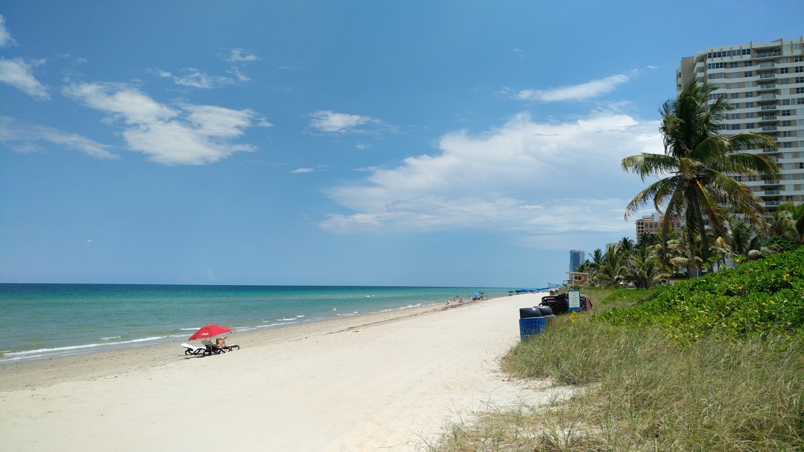 Foto de South City beach Park com areia fina e brilhante superfície