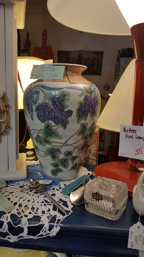 Antique Store «Too Much Stuff Quality Second Hand Treasures», reviews and photos, 1151 Grass Valley Hwy, Auburn, CA 95603, USA