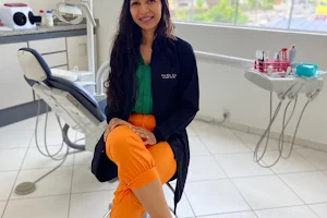 Dra.Maria Elisa Rosa - Dentista em Cuiabá image