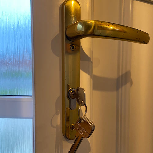 Comments and reviews of John The Locksmith Moreton Wirral
