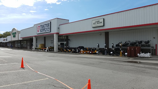 Home Improvement Store «Tractor Supply Co.», reviews and photos, 461 N Main St #2, Warsaw, NY 14569, USA