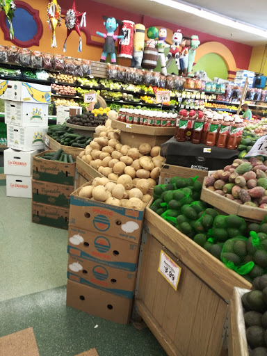 Grocery Store «La Plaza Market», reviews and photos, 515 McLaughlin Ave, San Jose, CA 95116, USA