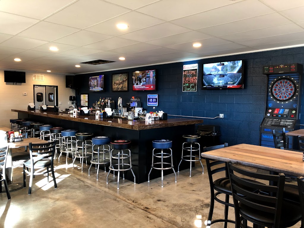 Louie’s Bar & Grill 67560