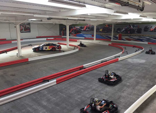 attractions K1 Speed ​​- Indoor Go Karts Lyon, Salle d'événements d'entreprise, Anniversaires Genas