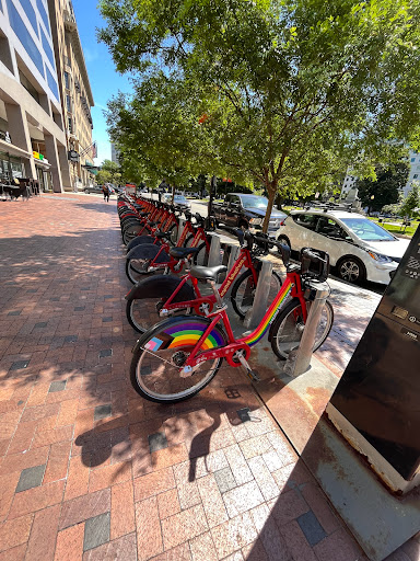 Capital Bikeshare: 17th & K St NW / Farragut Square