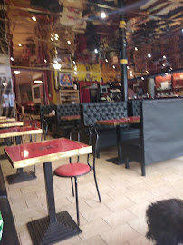 Atmosphère du Hôtel restaurant Le Grand Café de Paris et l’hôtel central Amélie les Bains à Amélie-les-Bains-Palalda - n°10