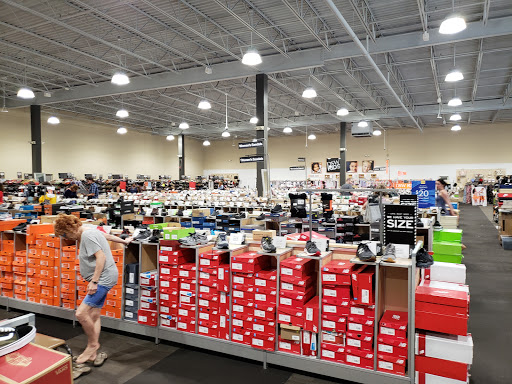 Shoe Store «DSW Designer Shoe Warehouse», reviews and photos, 8502 Eager Rd, Brentwood, MO 63144, USA