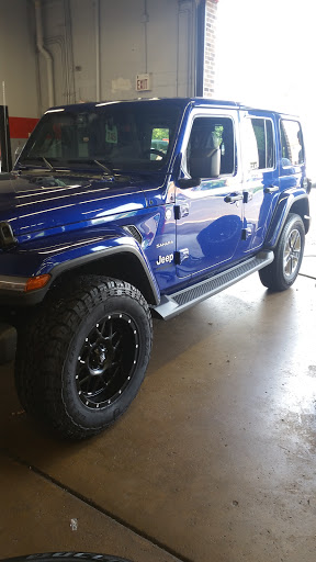 Auto Repair Shop «Auto Plus, Inc.», reviews and photos, 1175 N Farnsworth Ave, Aurora, IL 60505, USA