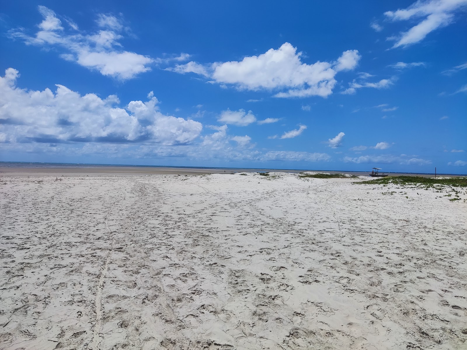 Praia da Ilha da Croa'in fotoğrafı - rahatlamayı sevenler arasında popüler bir yer