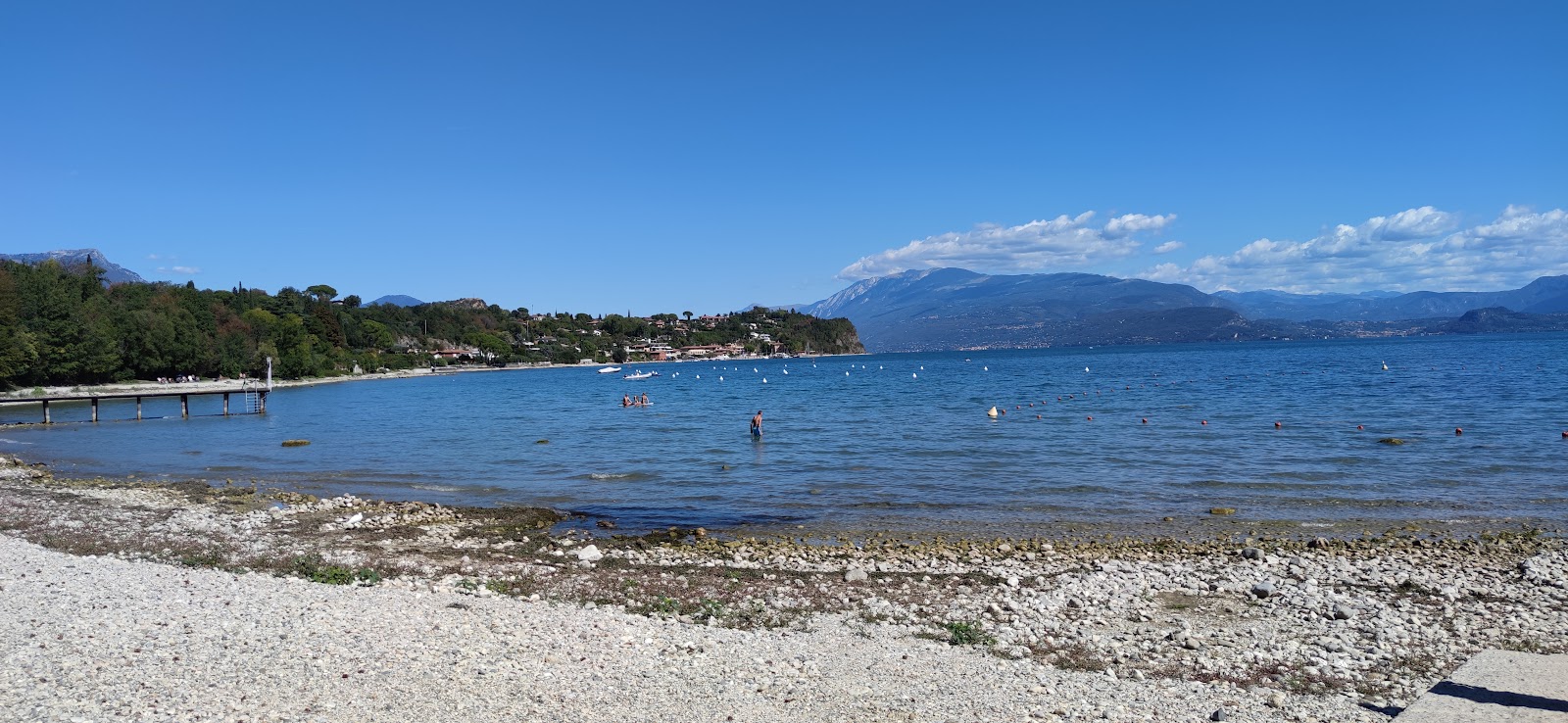 Zdjęcie Spiaggia del Zocco z powierzchnią kamienie