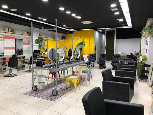 Información y opiniones sobre Centro de belleza – Carlos De La Corte de Huelva