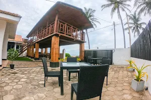 Owinro Beach Hotel & Restaurant image