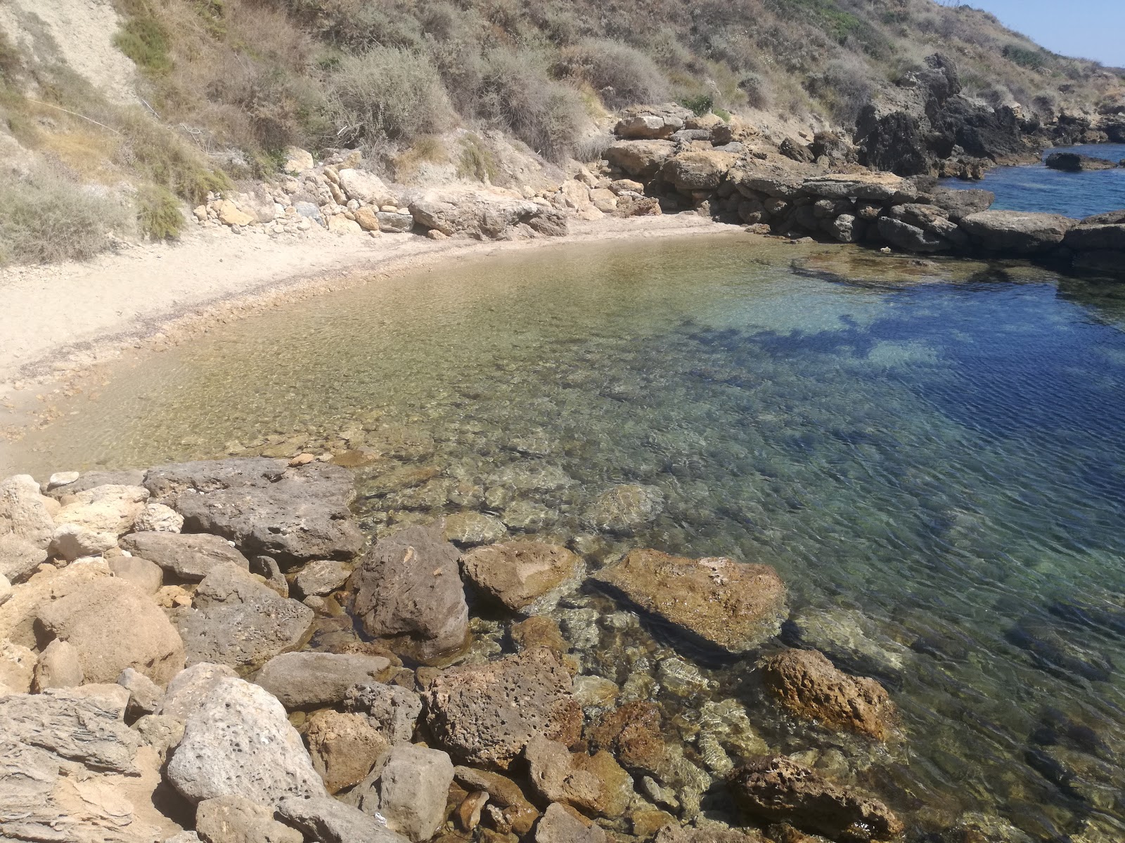 Foto di Capo Rizzuto 3 con una superficie del acqua blu