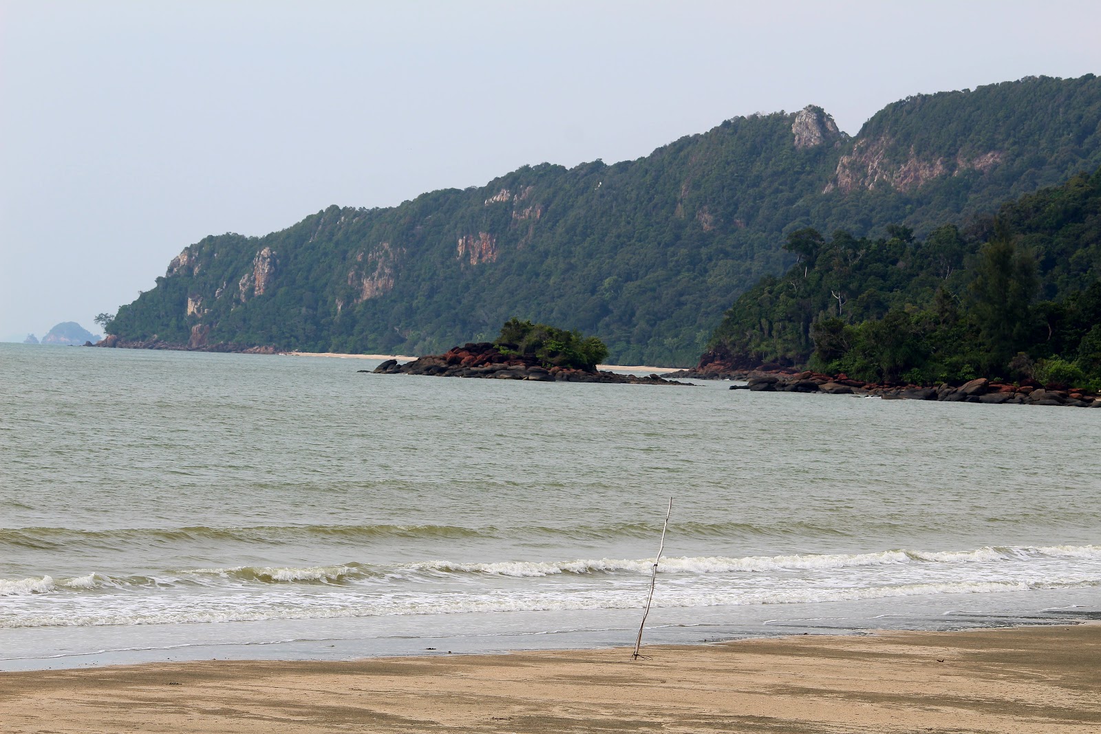 Fotografija Bandar Mersing Beach podprto z obalami