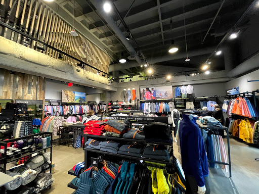 Clothing Store «Eddie Bauer», reviews and photos, 2690 NE University Village St, Seattle, WA 98105, USA