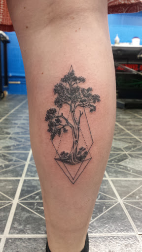 Tattoo Shop «Genuine Tattoo Co LLC», reviews and photos, 729 S Walnut St, Bloomington, IN 47401, USA