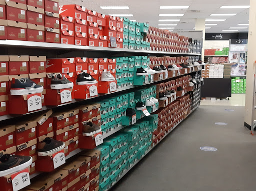 Shoe Store «Shoe Carnival», reviews and photos, 1001 75th St, Woodridge, IL 60517, USA