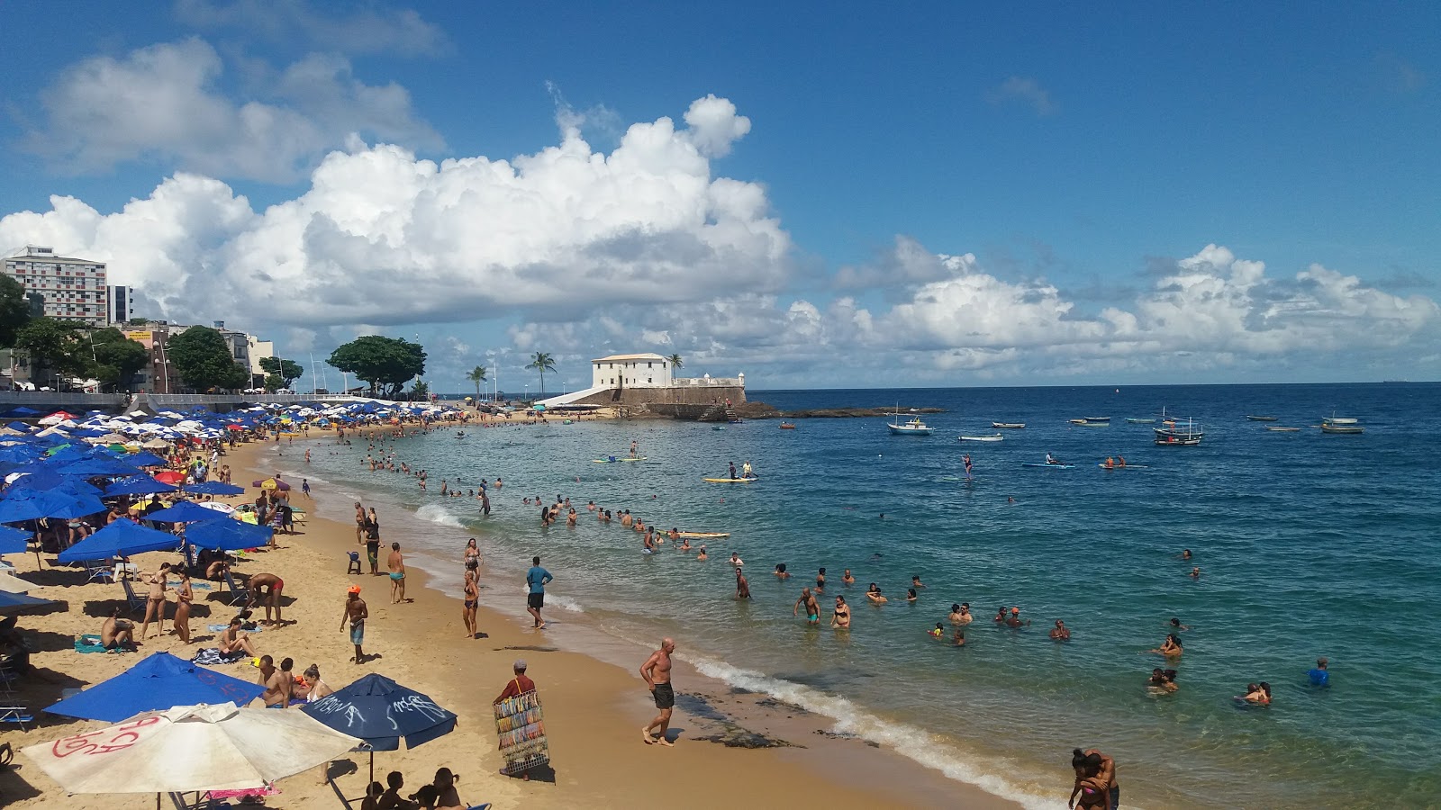 Φωτογραφία του Praia do Porto da Barra με φωτεινή άμμος επιφάνεια