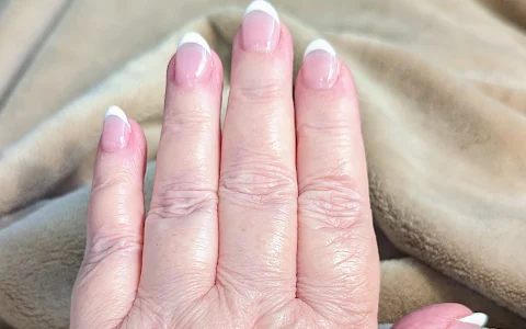 Dazzling Nails image