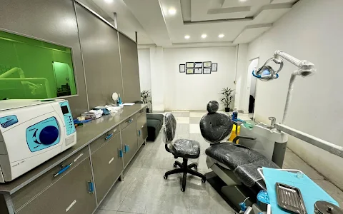 Gujrat Dental Clinic Dr.Tayyab Rauf image