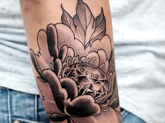 Brust oder Keule Tattoo- & Piercing-Studio