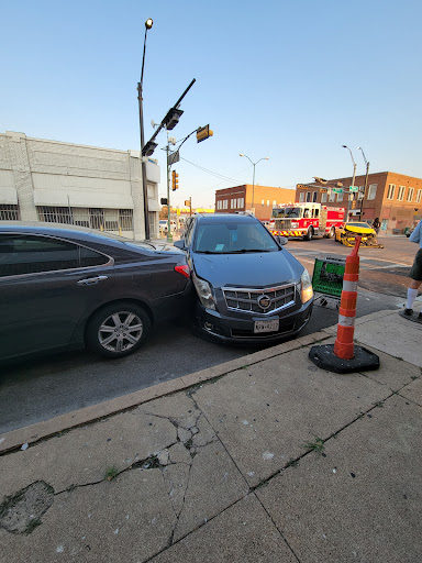 Car Stereo Store «A & B Car Audio & Electronics», reviews and photos, 830 W Jefferson Blvd, Dallas, TX 75208, USA