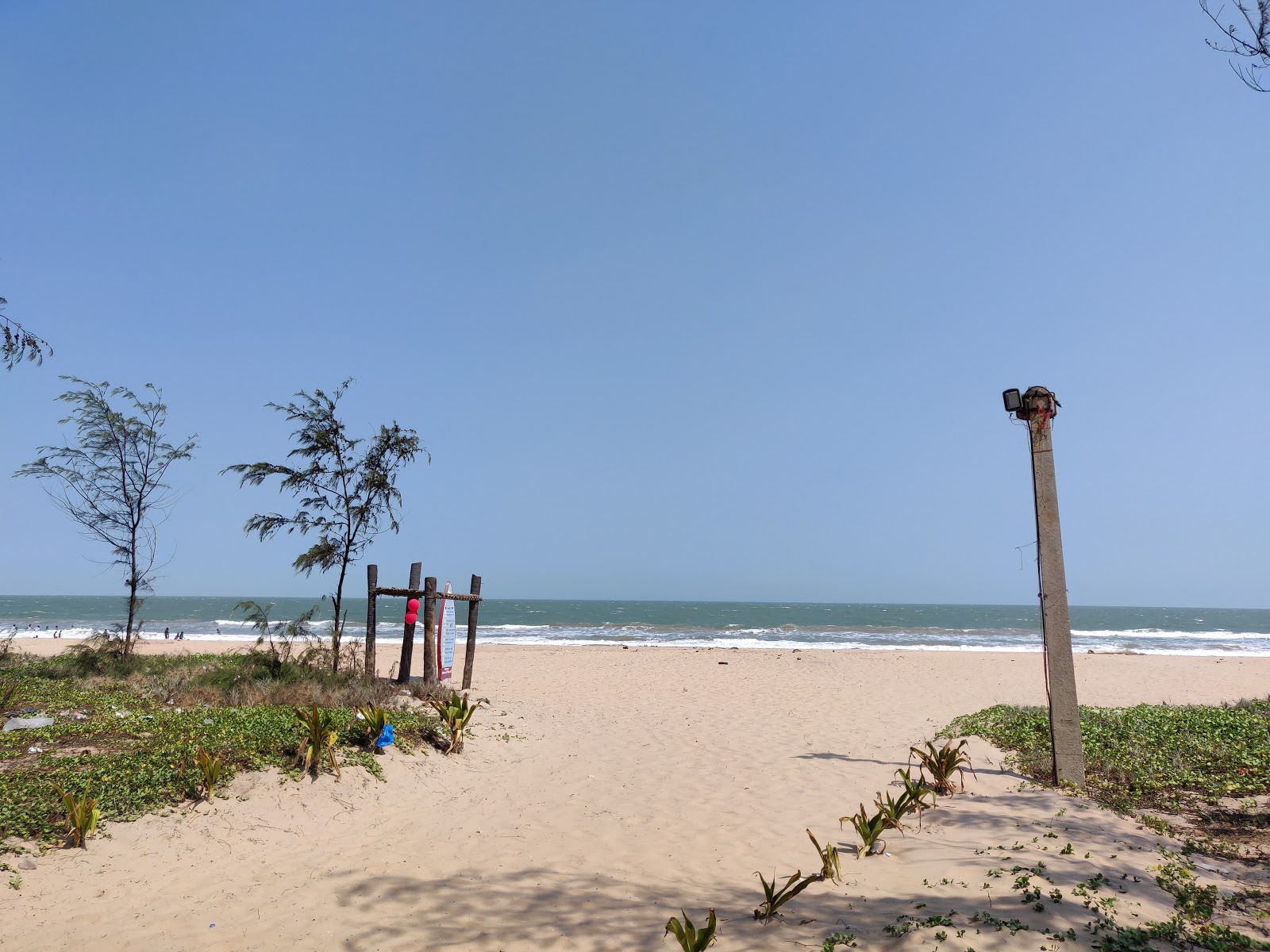 Foto de Chirala Beach - lugar popular entre os apreciadores de relaxamento