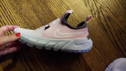 Shoe Store «Famous Footwear», reviews and photos, 123 Gravois Bluffs Plaza Dr, Fenton, MO 63026, USA