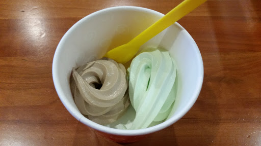 Frozen Yogurt Shop «Peaks Frozen Yogurt Bar», reviews and photos, 15600 NE 8th St, Bellevue, WA 98008, USA