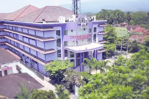 Universitas Amikom Purwokerto image