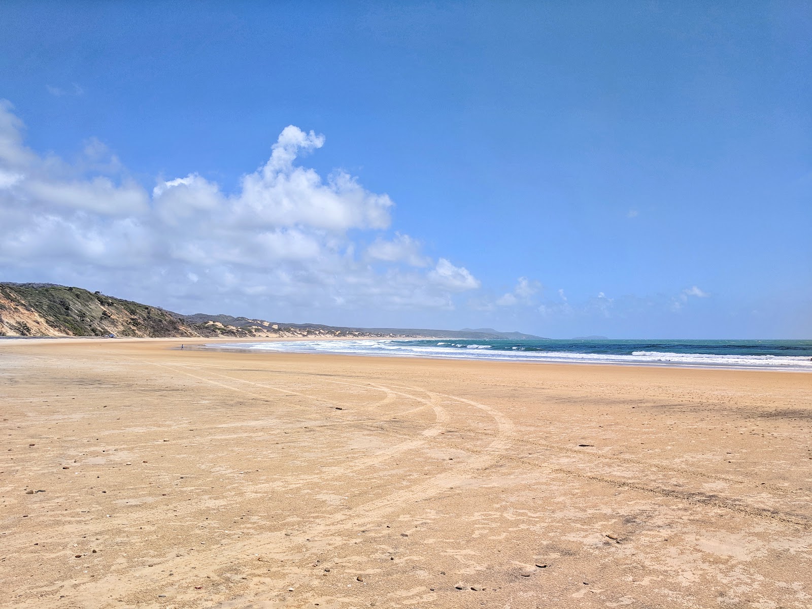 Foto van Nine Mile Beach met helder zand oppervlakte
