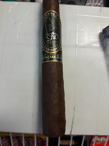 Tobacco Shop «Everett Cigar & Tobacco», reviews and photos, 11108 Evergreen Way c, Everett, WA 98204, USA