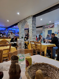Atmosphère du Restaurant Les Amis de la Route à Uchizy - n°3