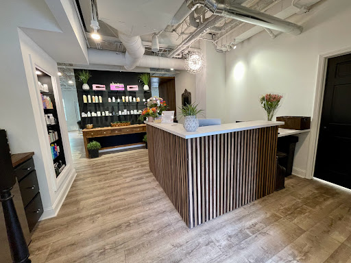 Beauty Salon «Oscar Giovanni Salon and Spa», reviews and photos, 29 S Main St, Chagrin Falls, OH 44022, USA