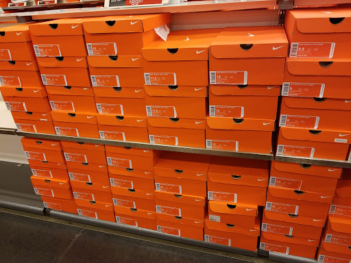 Clothing Store «Nike Factory Store», reviews and photos, 2200 Tanger Blvd #735, Washington, PA 15301, USA